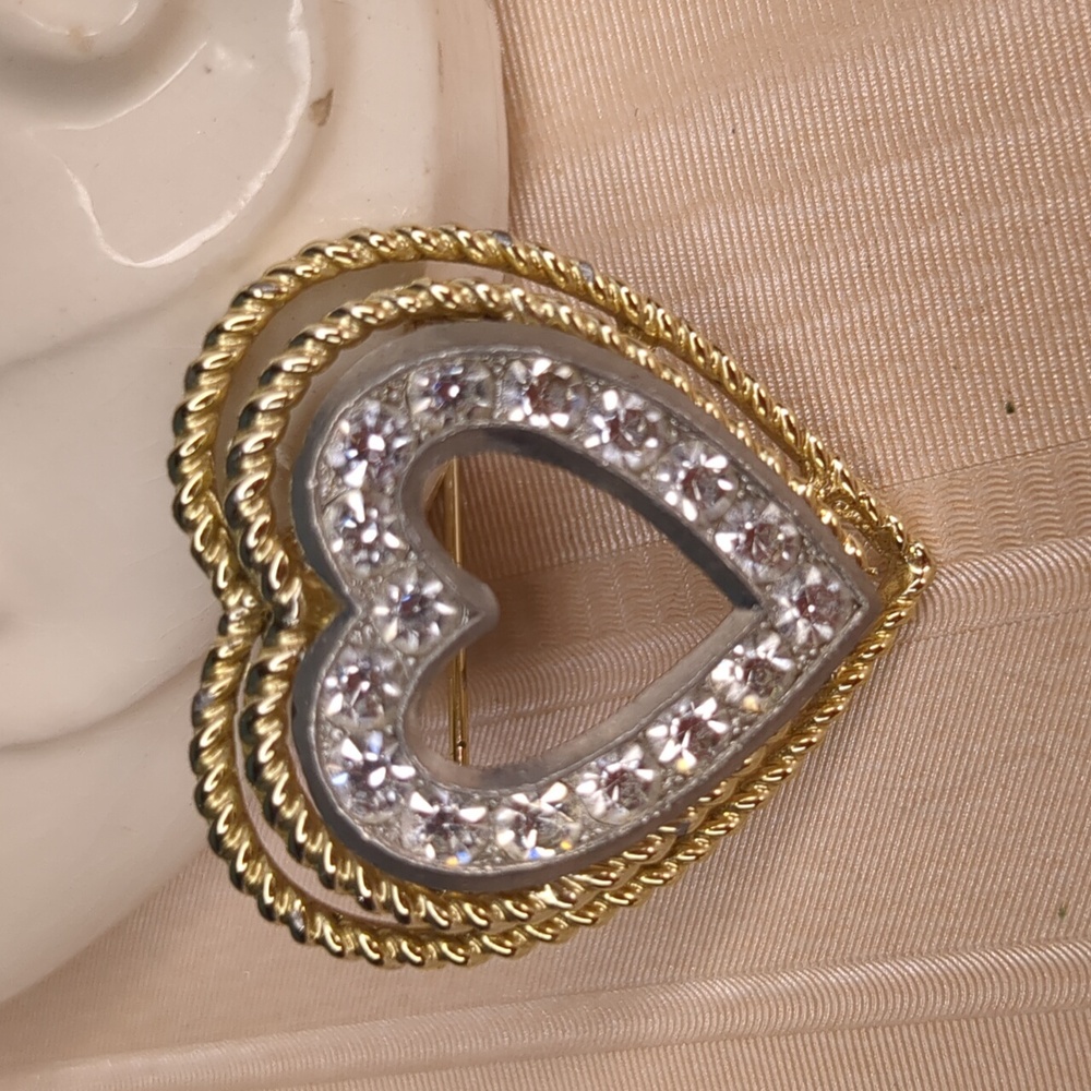 Vintage Heart Brooch Gold Tone W/ Rhinestones Roped Edges Classic Timeless